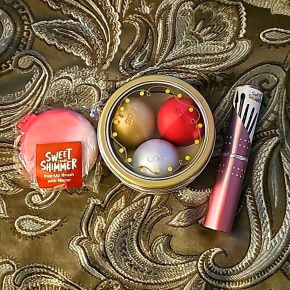 Womens Cosmetics - Picture 1 of 4